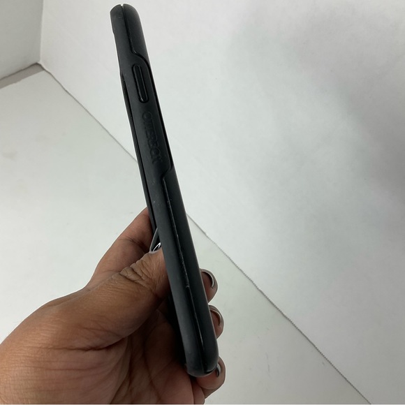 Otterbox Symmetry Black Protective Case iPhone 11 - Picture 2 of 5